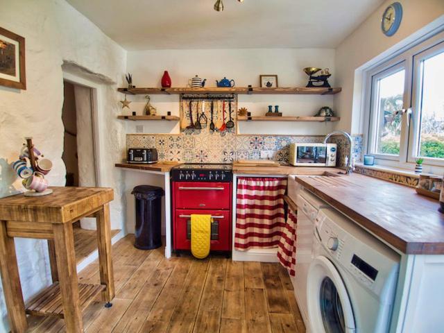 Knocker Cottage Is A 3 Bedroom Made Up Of 1 Double Bedroom And 2 Small Double Bedrooms In Small Village 10 Min To Beaches Camborne Εξωτερικό φωτογραφία